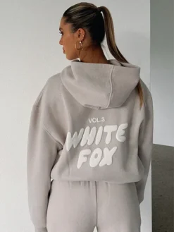 Stay Cozy and Chic with the White Fox Offstage Hoodie Moon – Perfect for Every Adventure